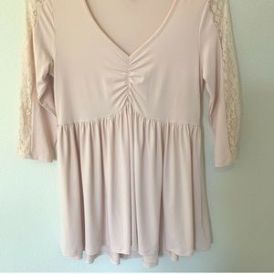 Torrid size 1 (plus 14/16) light pink babydoll knit and lace top.